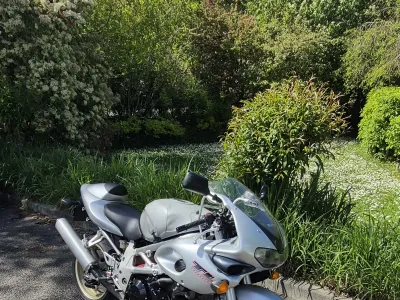 SUZUKI 1000 TLS de 1998